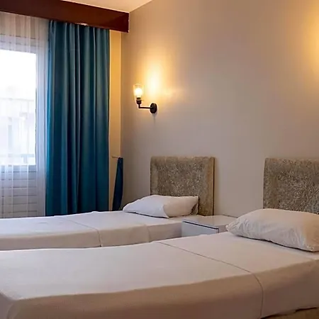 Arden Hotel 2*